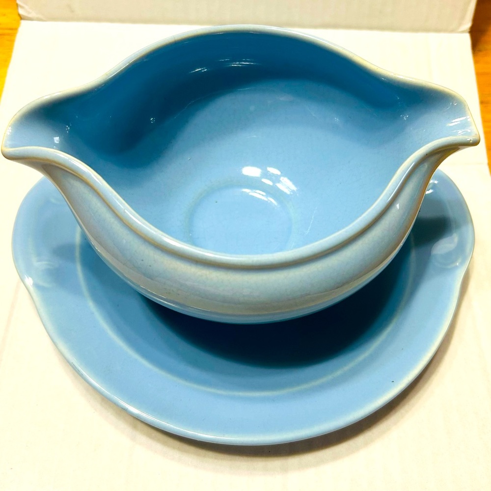 Lu-Ray pastels gravy boat with attached saucer.  Beautiful blue color. - Picture 3 of 6